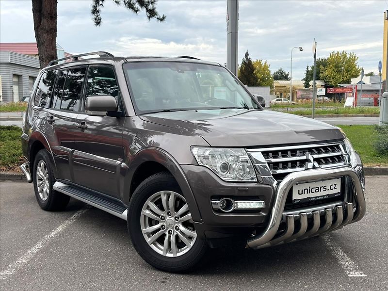 Mitsubishi Pajero 3,2 DI-D  Instyle 4x4+Serviska - fotka 3 z 32