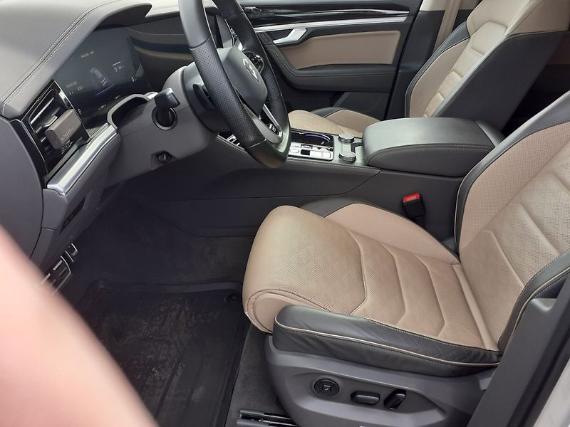 Volkswagen Touareg (2023) 3.0 V 6 TDi R-Line - fotka 33 z 50