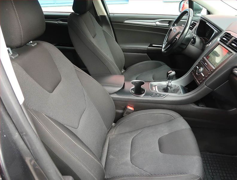Ford Mondeo (2019) 2.0 TDCI, Navi, Tempomat - fotka 9 z 16
