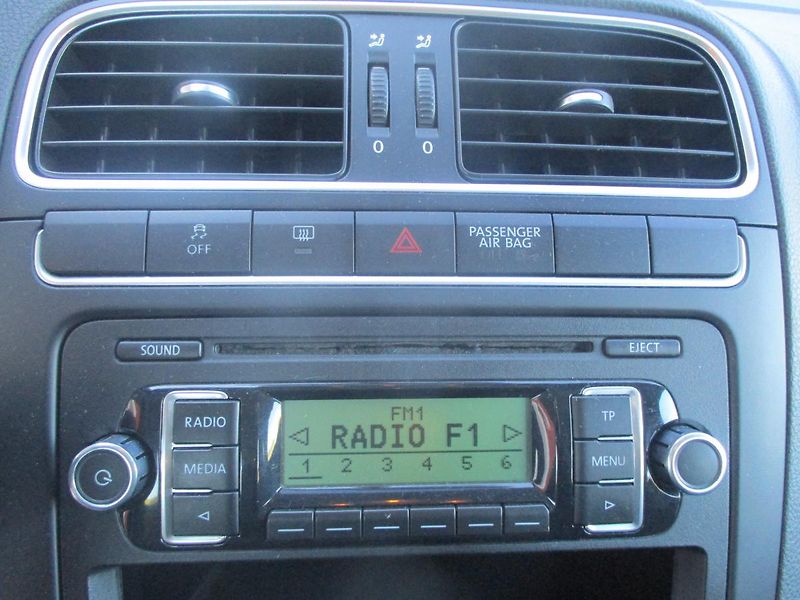 Volkswagen Polo 1.4i KLIMA +SADA KOL - fotka 21 z 30