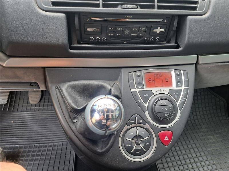 Peugeot 807 2,0 HDI - fotka 18 z 41