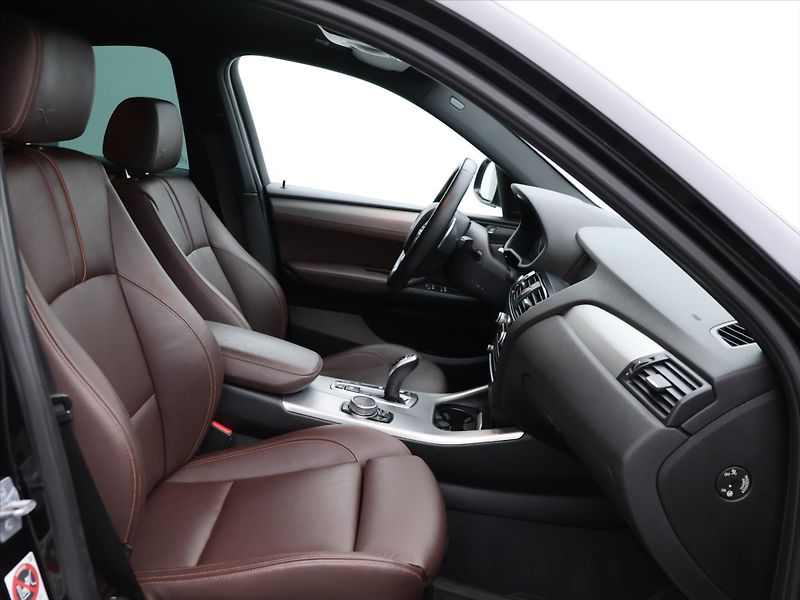BMW X4 3,0 30d xDrive M Sport Shadow - fotka 12 z 32