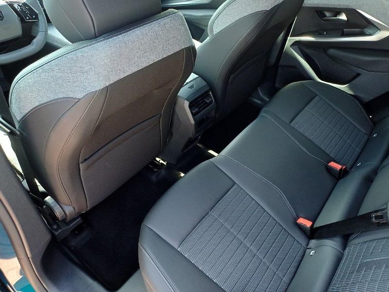 Peugeot 3008 (2026) BUSSINES  Hybrid 145 e-DCS6 - fotka 16 z 44