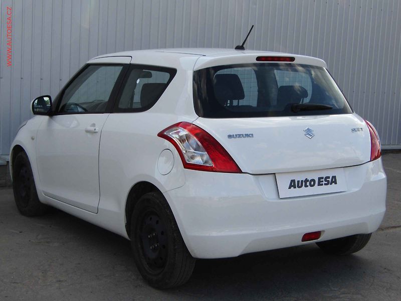 Suzuki Swift (2011) 1.2i - fotka 6 z 15