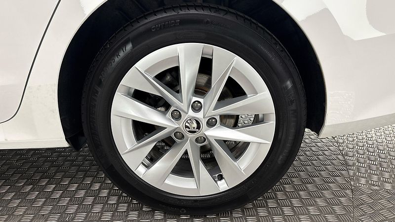 Škoda Octavia 2.0 TDI Style - fotka 19 z 25