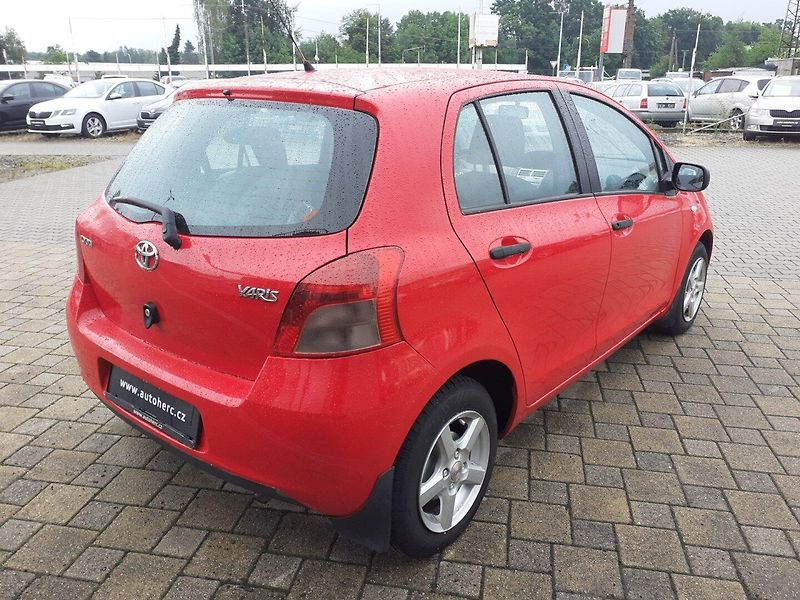 Toyota Yaris (2008) 1.3 i KLIMA ČR - fotka 4 z 27