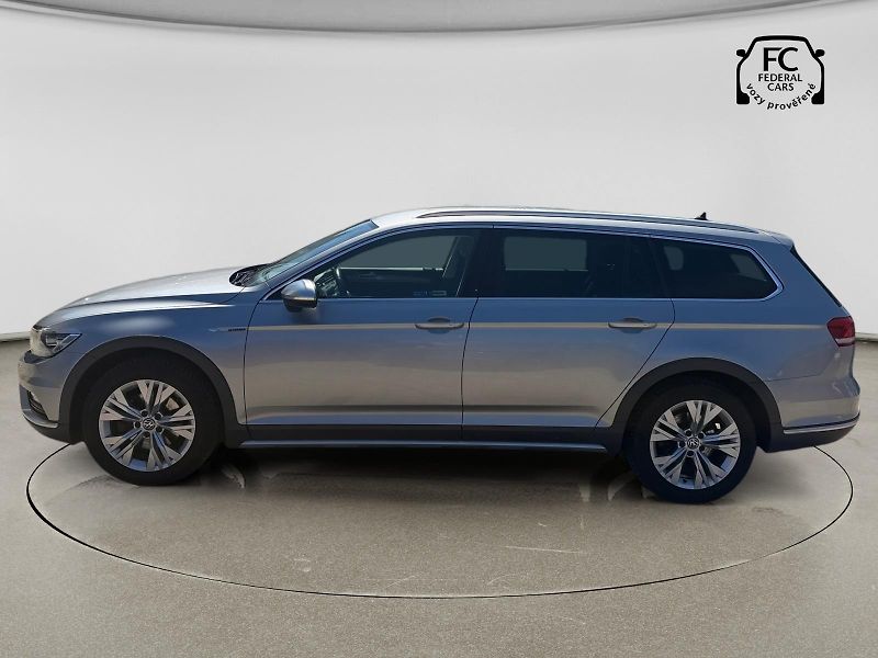 Volkswagen Passat 140kW 4Motion DSG Alltrack - fotka 2 z 31
