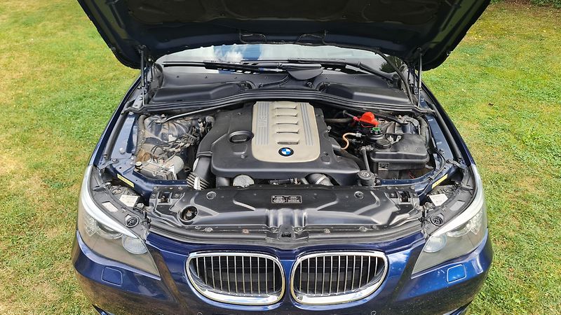 BMW Řada 5 (2009) 525XD,E61,FACELIFT,145kW,MANUÁ - fotka 25 z 32