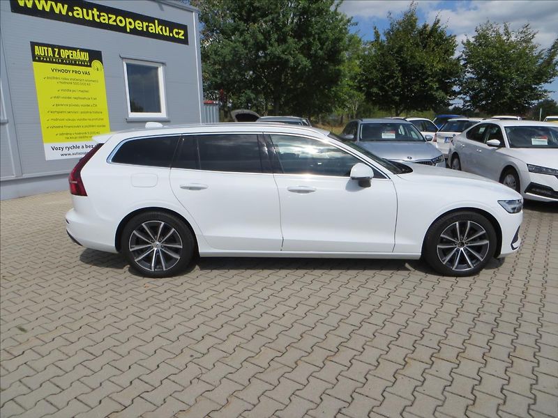 Volvo V60 2,0 D 145kW Momentum mHEV AUT - fotka 9 z 23
