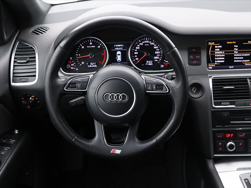 Audi Q7 3,0 TDI 150kW S-line CZ DPH - fotka 20 z 33