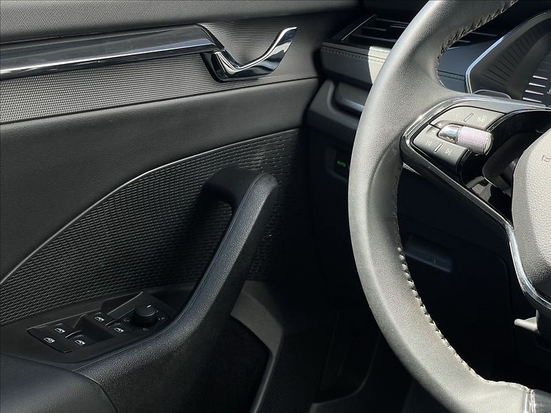 Škoda Octavia 2,0 TDI DSG Ambition Plus LED - fotka 15 z 24