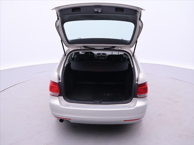 Volkswagen Golf Variant 1,6 TDI 77kW DSG Aut.klima CZ - fotka 9 z 26
