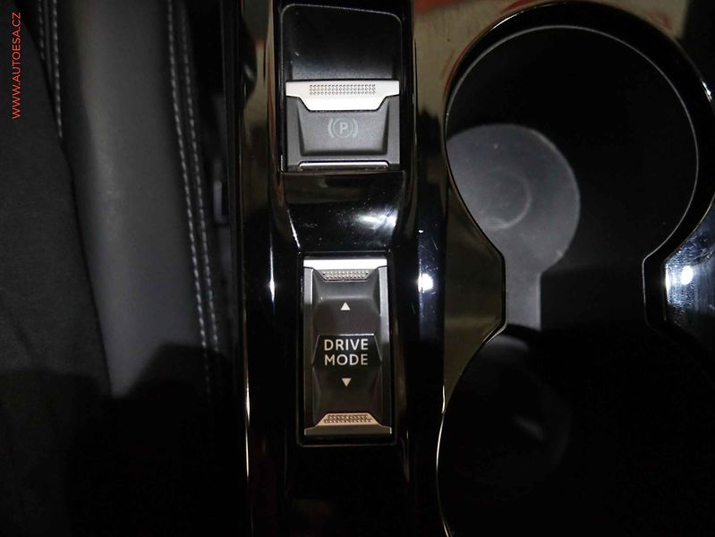 Peugeot 2008 (2020) 1.2 PT, GT, AT, navi, LED - fotka 22 z 25