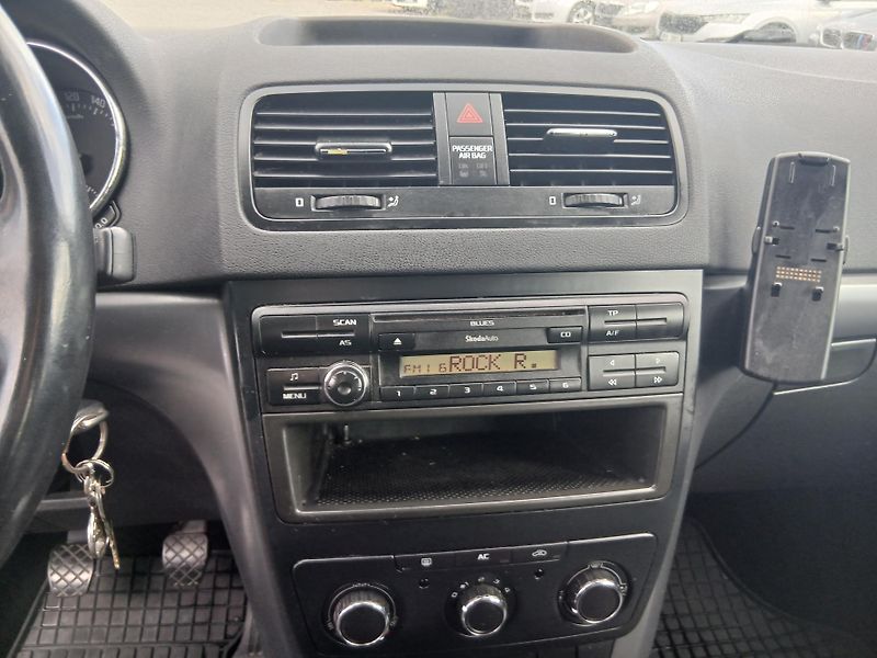 Škoda Yeti TSI, 4x4, nová STK - fotka 22 z 35