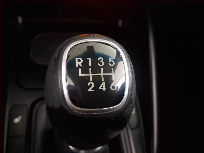 Kia Carens (2017) 1.6 GDI, Navi, Vyhř. sedaček - fotka 13 z 16