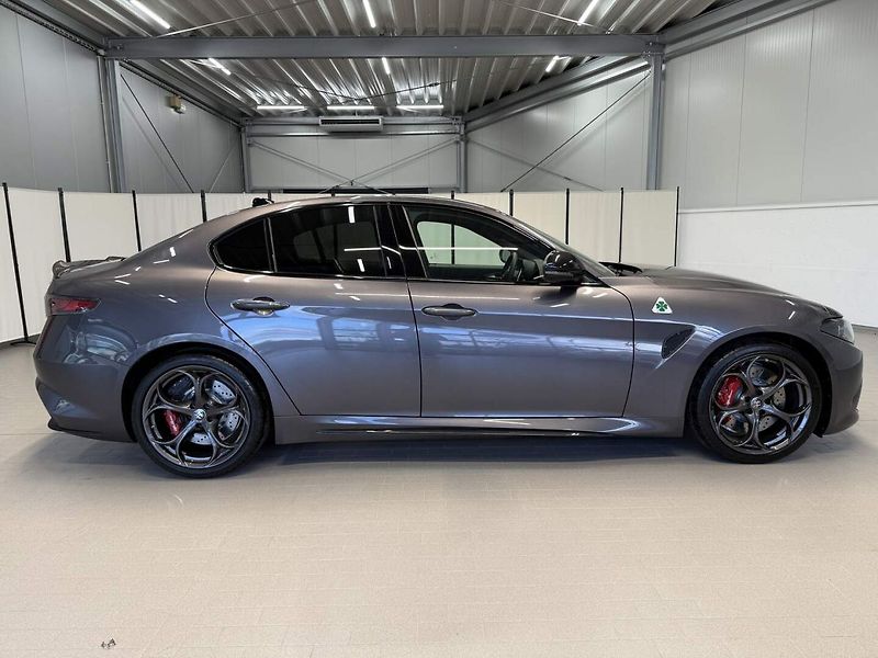 Alfa Romeo Giulia (2025) Quadrifoglio 2.9 V6 BiTurbo 52 - fotka 5 z 24
