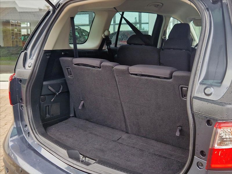 Mazda 5 1,6 MZR-CD 85kW 7MÍST +ALUZIMA - fotka 12 z 40