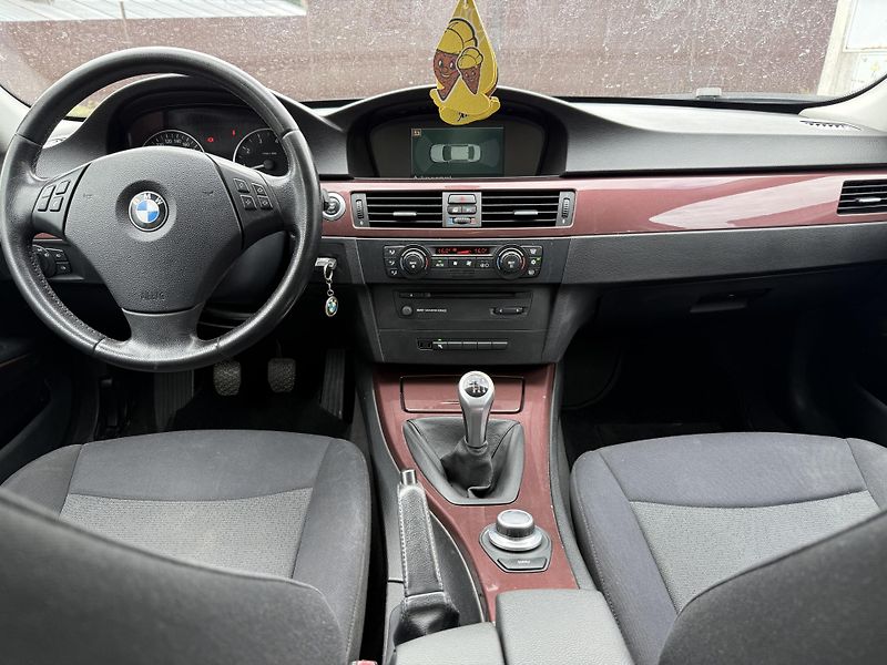 BMW Řada 3 2,0i  Navigace - fotka 9 z 21