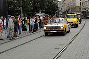 Historická kolona vozidel projela v sobotu odpoledne brněnským náměstím Svobody.