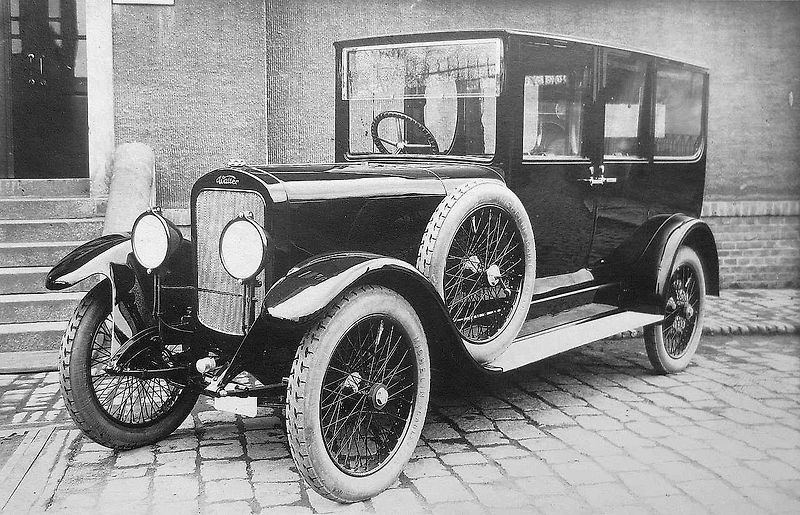 Walter WIZ, Knapp - Vojíř (1921-2). Vítězná posádka v závodech do vrchu Zbraslav-Jíloviště v cestovních automobilech do 1600, resp. do 1750 cm3