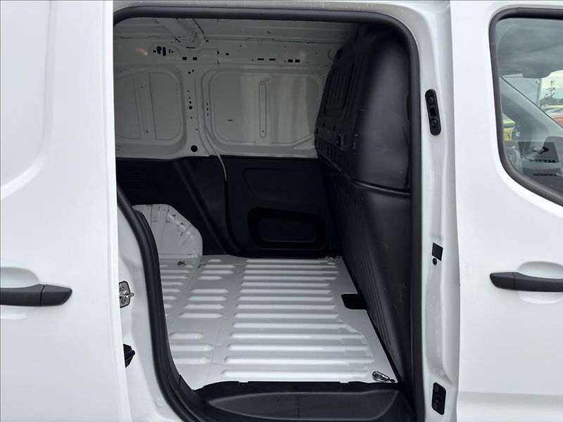 Peugeot Partner 1,2 Puretech 81kW Active L1 - fotka 14 z 35