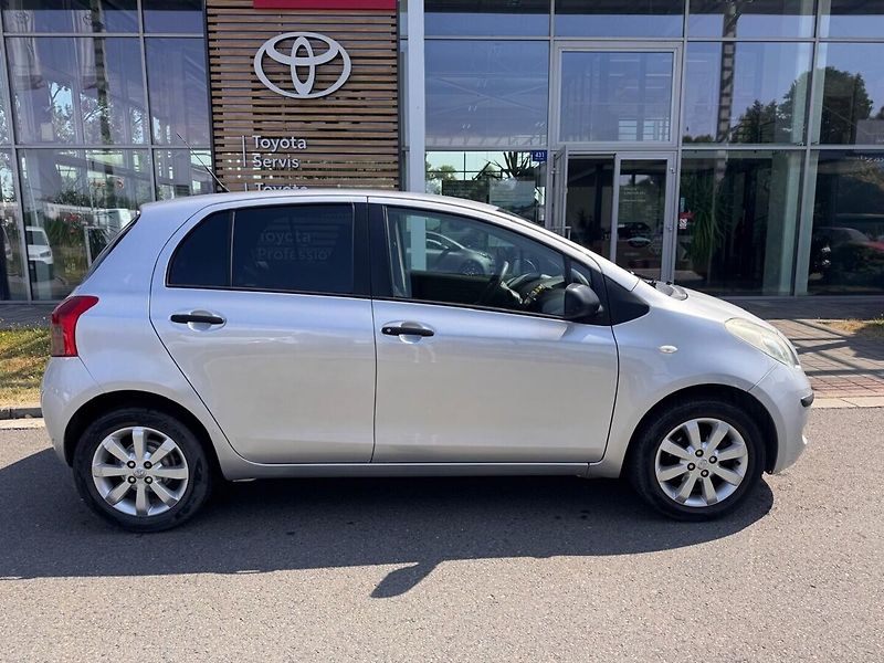Toyota Yaris 1.3 - fotka 2 z 13