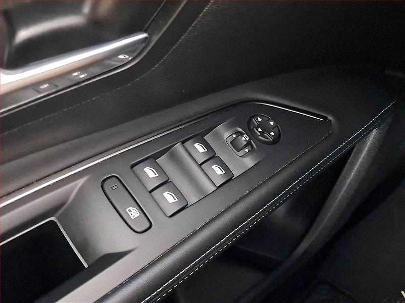 Peugeot 5008 (2021) PureTech 130 - fotka 16 z 18