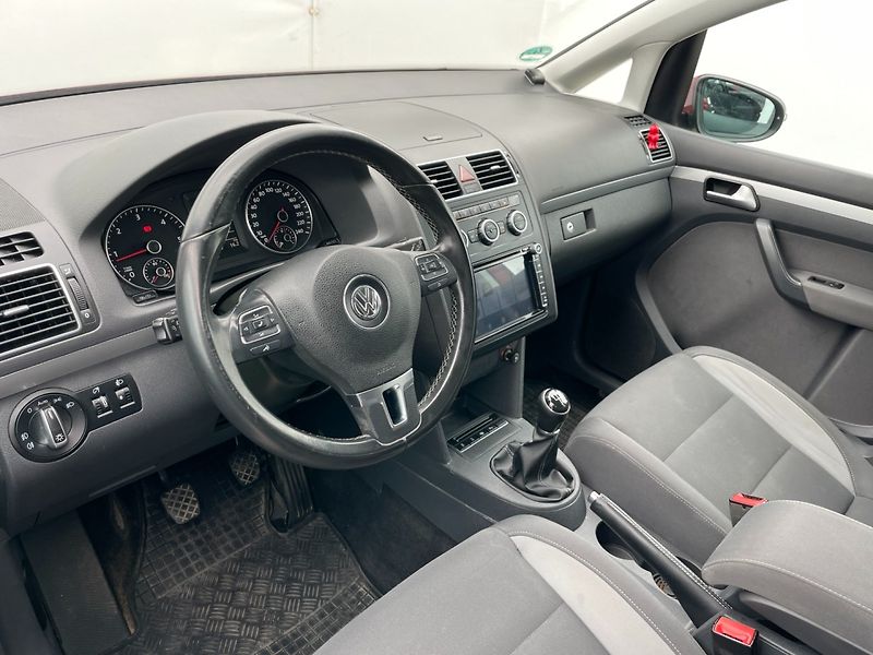 Volkswagen Touran (2014) 2.0TDi 103kW LIFE! Navigace! - fotka 12 z 31