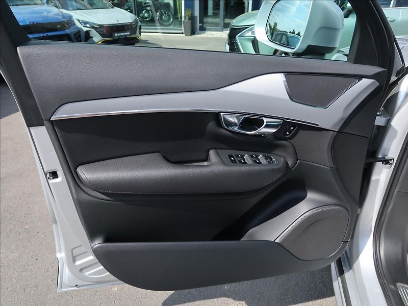 Volvo XC90 2,0 B5,173kW,MomentumPro,1maj - fotka 23 z 29