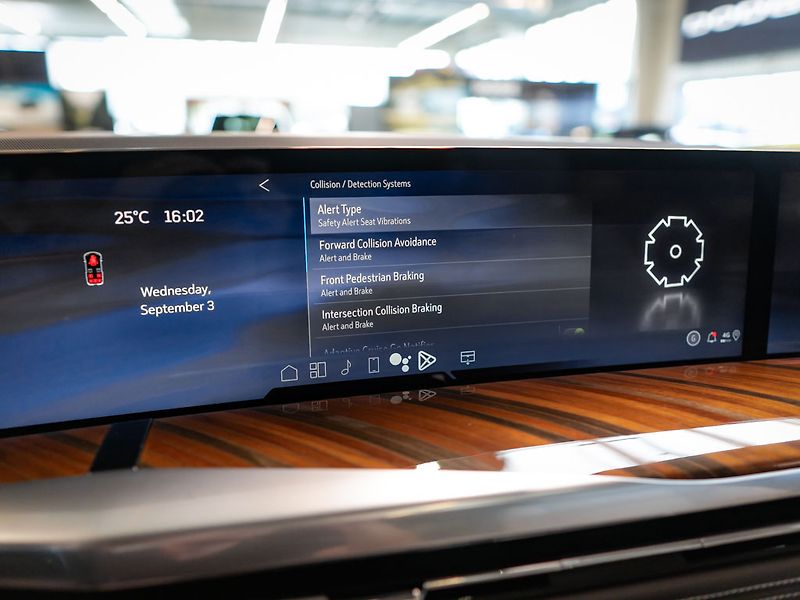 Cadillac Escalade (2026) 6.2 ESV Sport Platinum 2026 - fotka 32 z 45