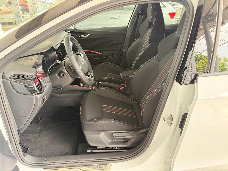 Škoda Fabia (2025) Monte Carlo 1.5 TSI / 110 kW D - fotka 6 z 25