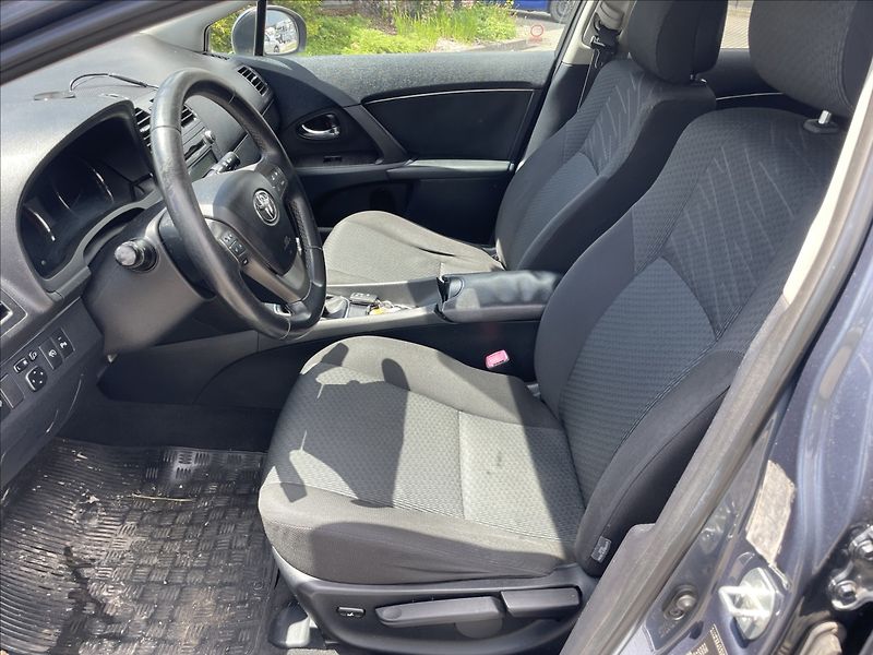 Toyota Avensis 2,0 D-4D 93 kw Klima bez koroz - fotka 7 z 30