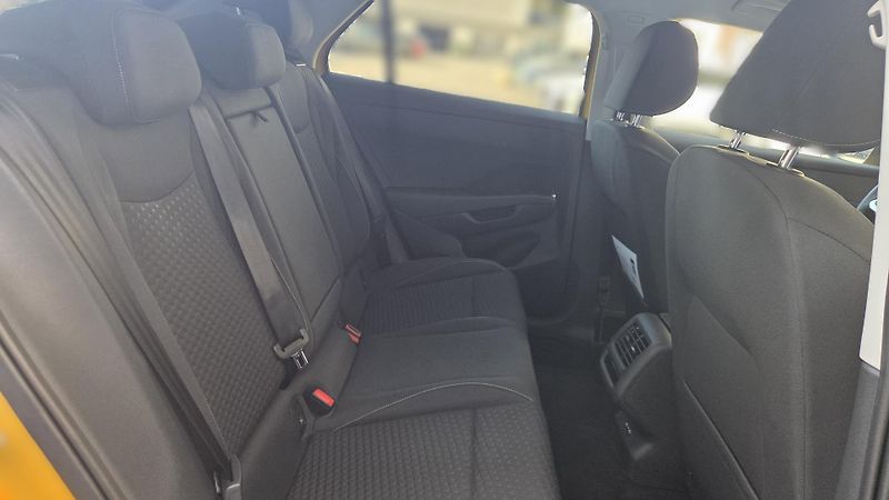Volkswagen T-Roc Life 1,5 eTSI 85 kW 7DSG - fotka 13 z 26