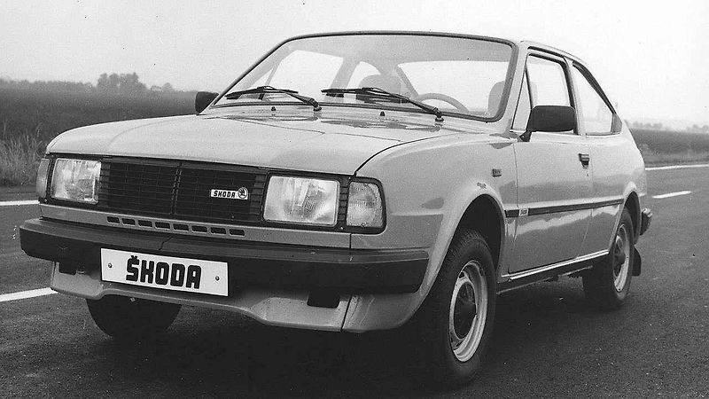 Škoda Favorit a Škoda Superb.
