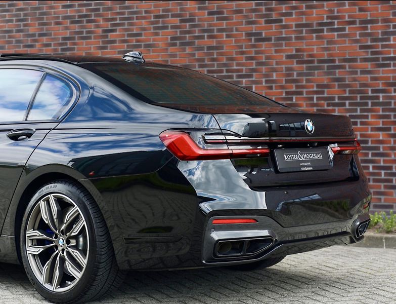 BMW Řada 7 (2019) M760Li xDrive - fotka 17 z 47