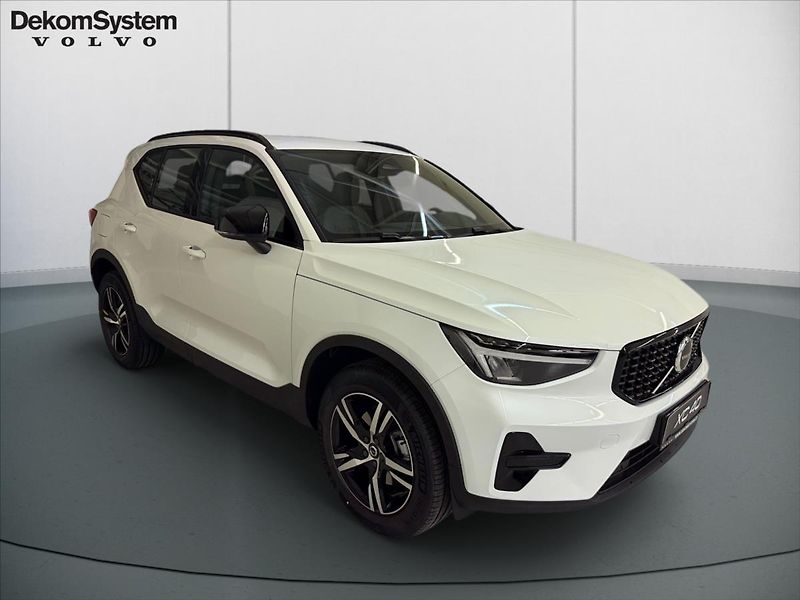 Volvo XC40 (2025) 2,0 B4 FWD Plus Dark 5143 - fotka 2 z 15
