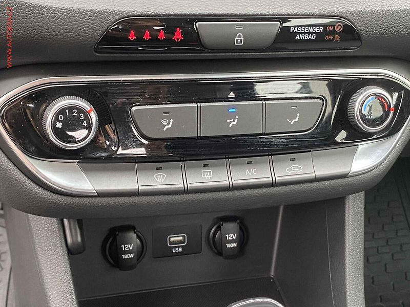 Hyundai i30 (2021) 1.5DPI, 1.maj,ČR, AC - fotka 14 z 16