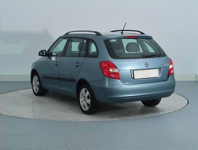 Škoda Fabia (2009) 1.4 16V, nová STK - fotka 4 z 13