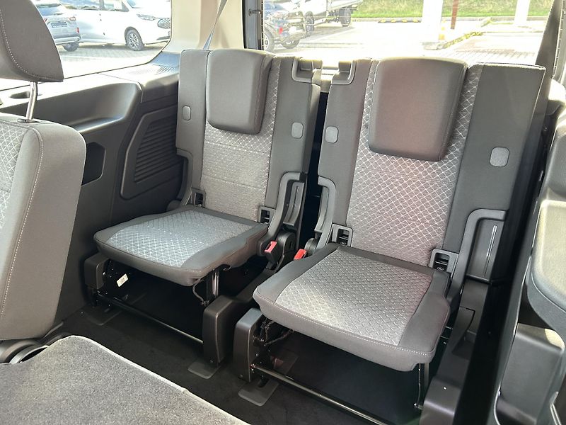 Ford Tourneo Connect 1.5 Ecoboost 110kW AT Titanium - fotka 12 z 38