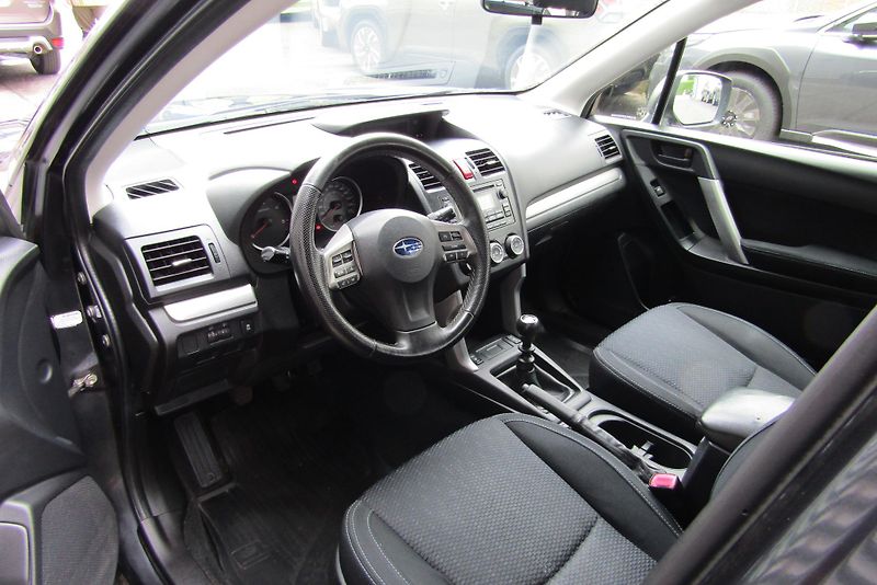 Subaru Forester (2014) 2,0D  6MT 1.maj.ČR plný servis - fotka 22 z 35
