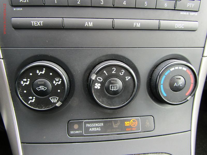Toyota Auris (2009) 1.3 VVT-i, ČR, AC, STK8/27 - fotka 13 z 14