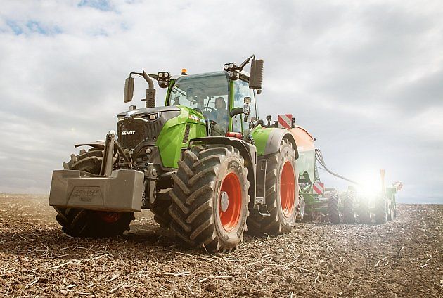 Traktor Fendt_700_Vario_Gen7., zdroj: Wikimedia Commons, AGCO-Fendt, CC BY-SA 4.0