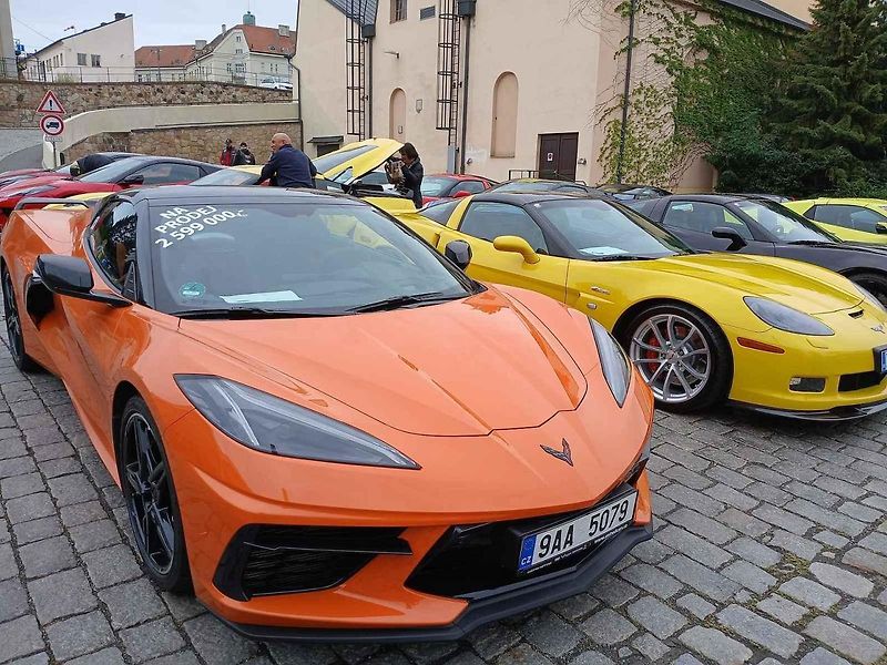 V Plzeňském Prazdroji si dali sraz příznivci amerických sportovních vozů Corvette.