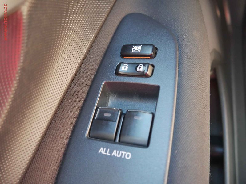 Toyota Auris (2010) 1.4D-4D, 2.maj,ČR, Klima - fotka 12 z 13