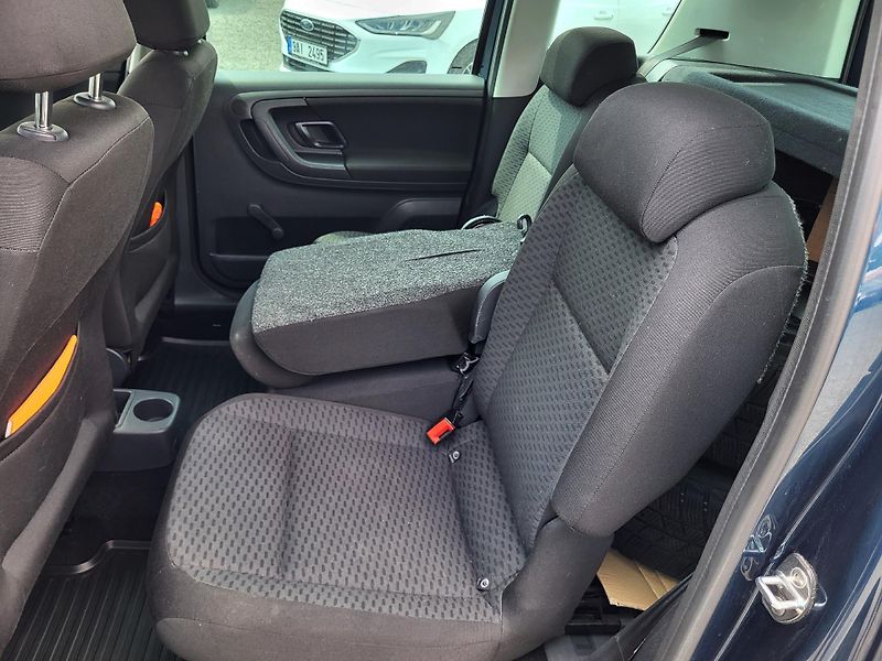Škoda Roomster 1.2 TSI 63kW AMBIENTE - fotka 8 z 43