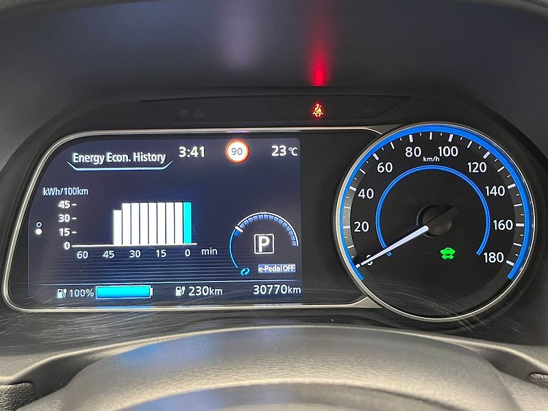 Nissan Leaf N-Connecta, 110 kW, 40kWh - fotka 53 z 72