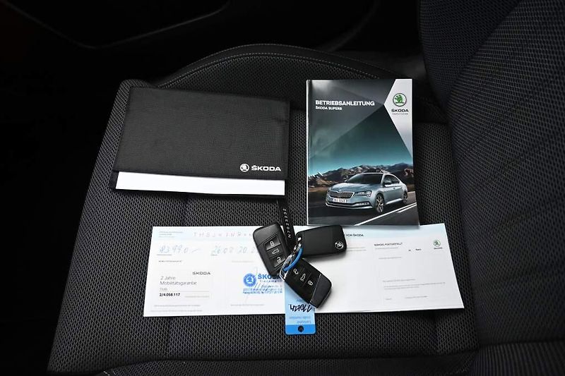 Škoda Superb (2022) 2.0 STYLE LED MATRIX DSG ACC T - fotka 33 z 39