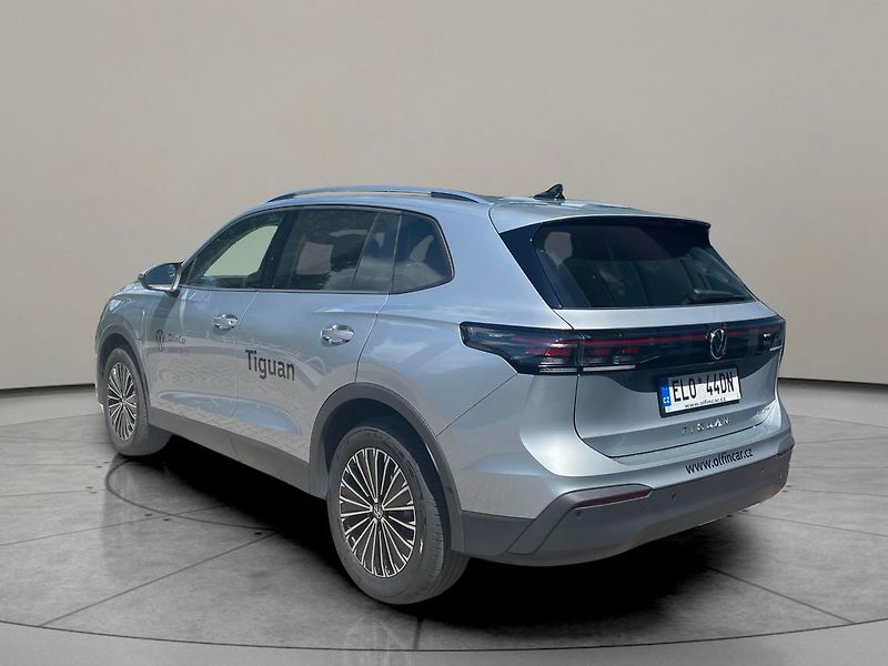 Volkswagen Tiguan People  1,5 TSI 150 kW eHybrid - fotka 2 z 8