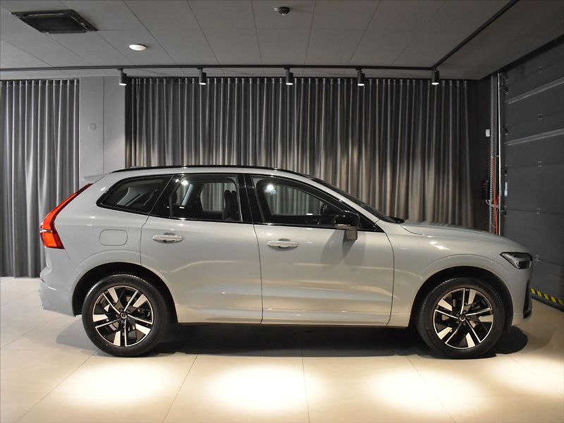 Volvo XC60 2,0 B5 AWD PLUS BLIS,Bezklíč - fotka 3 z 23