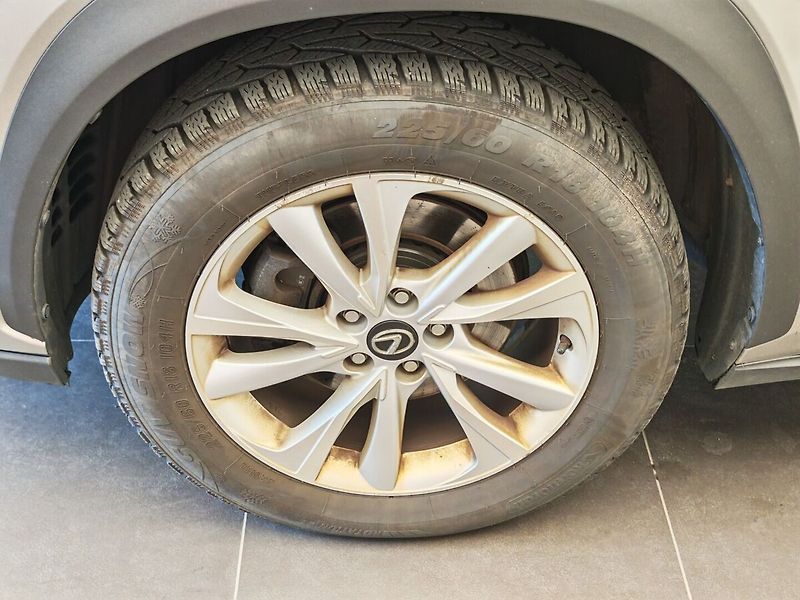 Lexus NX 300h 300h AWD PRESTIEGE SAFETY - fotka 8 z 43